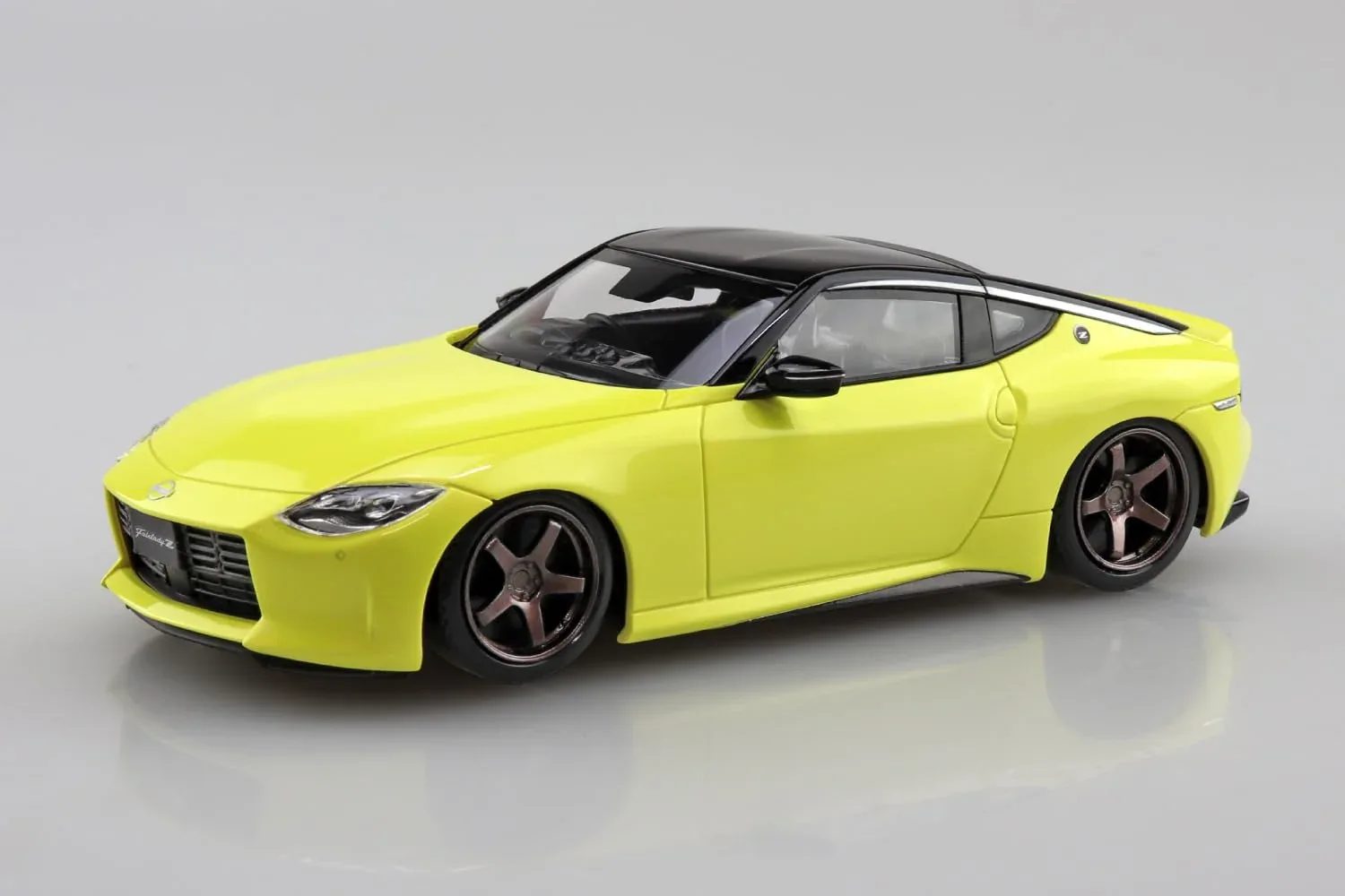 Aoshima Rakupla 1/32 Nissan Rz34 Fairlady Z Yellow Model Kit - Image 2